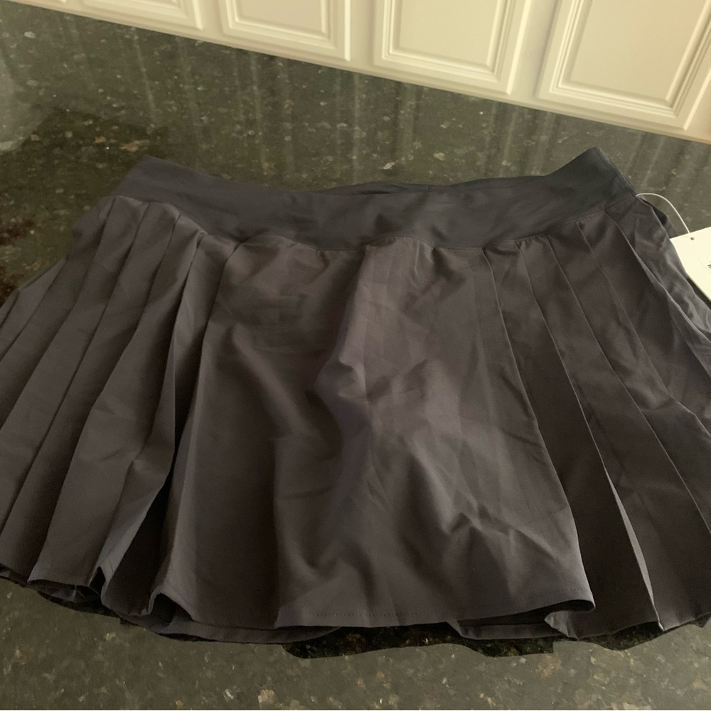 NWT Lululemon Tennis Skort, size 12, Pleated, Black color